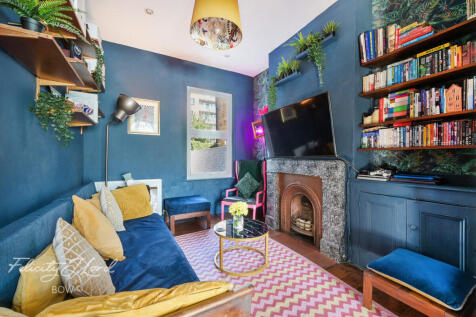 Abbott Road, London, E14 3 bed terraced house for sale