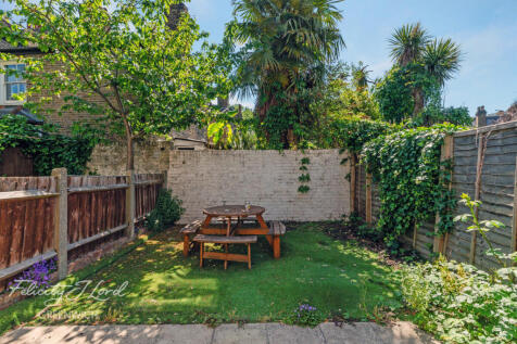 6 bedroom terraced house for sale
