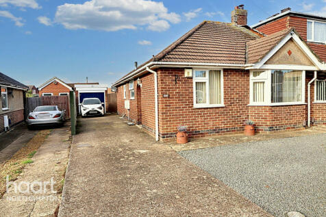 2 bedroom semi-detached bungalow for sale