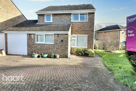 3 bedroom link detached house for sale