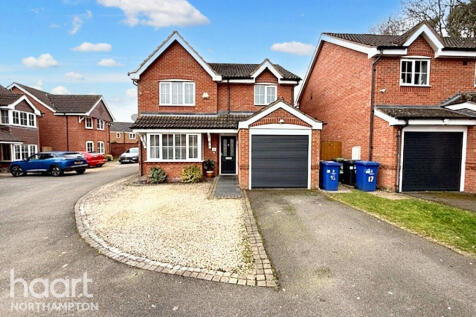 Pine Close, Northampton 3 bed detached house for sale