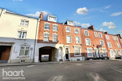 3 bedroom flat for sale