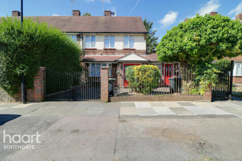 4 bedroom end of terrace house for sale
