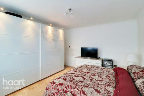 Ecclesbourne Gardens, London 4 bed semi