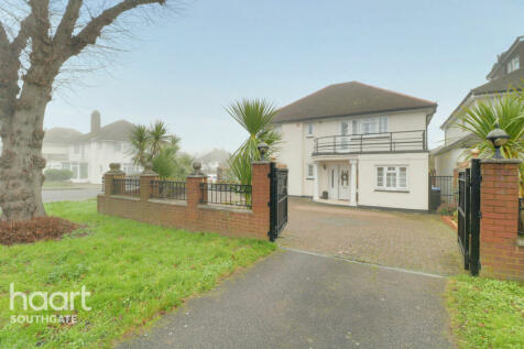 Chase Road, London 4 bed detached house for sale