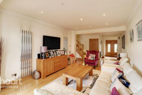 5 bedroom semi-detached house for sale