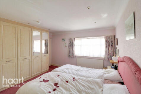 Fairview, Potters Bar 2 bed bungalow for sale