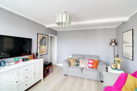 London Road, Enfield 2 bed apartment for sale