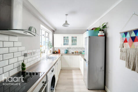 London Road, Enfield 2 bed apartment for sale