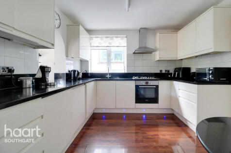 5 bedroom semi-detached house for sale