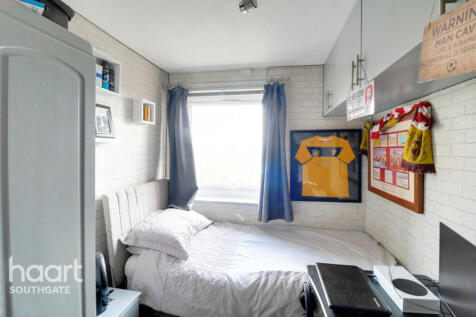 Shurland Avenue, Barnet 2 bed apartment for sale