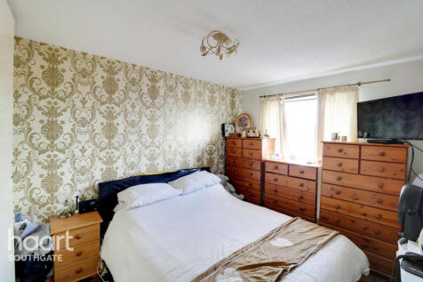 Shurland Avenue, Barnet 2 bed apartment for sale