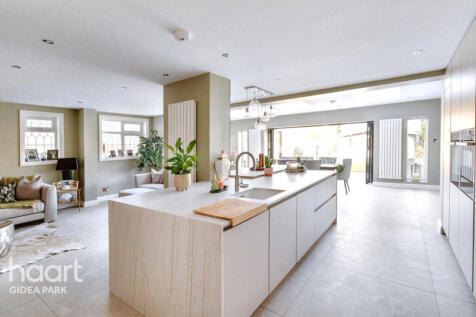 Balmoral Road, Gidea Park, RM2 5XD 4 bed detached house for sale