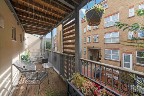 Trinity Mews, London E1 2 bed flat for sale
