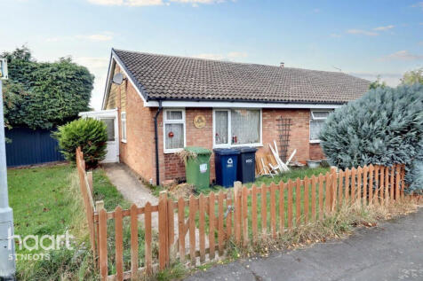 3 bedroom semi-detached bungalow for sale