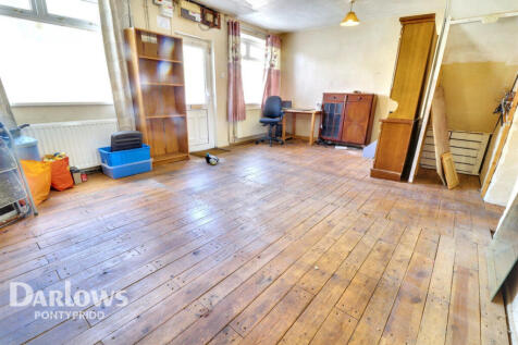 Afon Street, Pontypridd 2 bed end of terrace house for sale