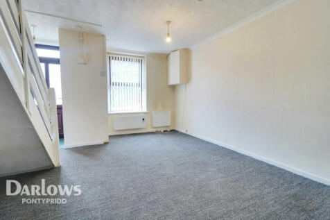 4 bedroom end of terrace house for sale