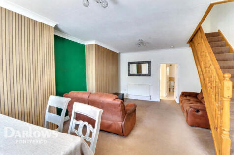 Great Street, Pontypridd 3 bed terraced house for sale