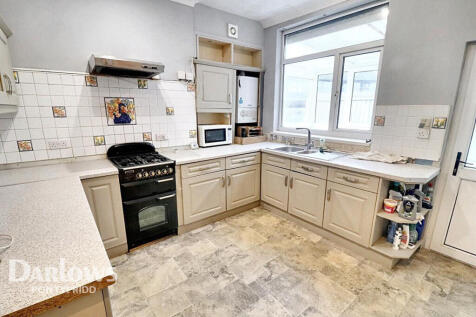 Cardiff Road, Mountain Ash 3 bed end of terrace house for sale