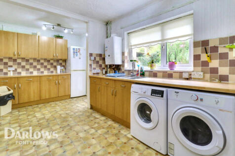 Cefn Lane, Pontypridd 3 bed terraced house for sale