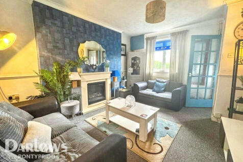 2 bedroom semi-detached house for sale