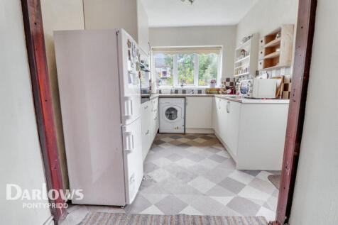 Oakwood Street, Pontypridd 2 bed terraced house for sale