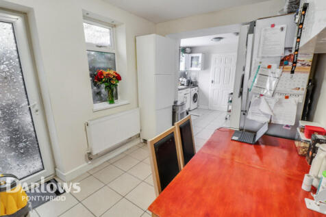 King Street, Pontypridd 3 bed end of terrace house for sale