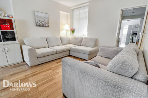 King Street, Pontypridd 3 bed end of terrace house for sale