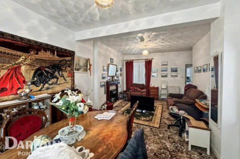 Coedpenmaen Road, Pontypridd 2 bed terraced house for sale