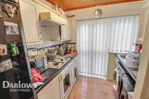 East Street, Pontypridd 2 bed terraced house for sale