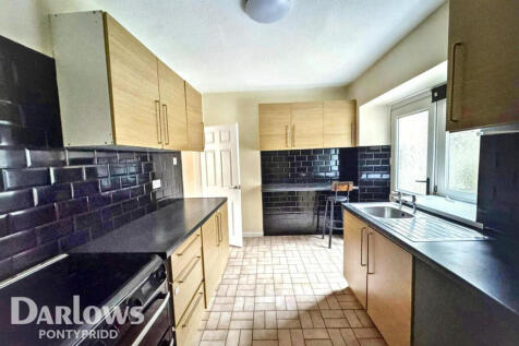 Berw Road, Pontypridd 2 bed terraced house for sale