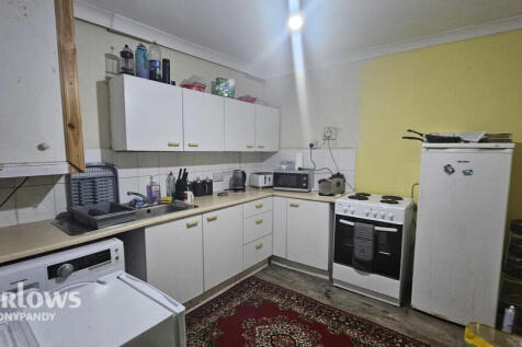 East Road, Tylorstown, CF43 2 bed terraced house for sale