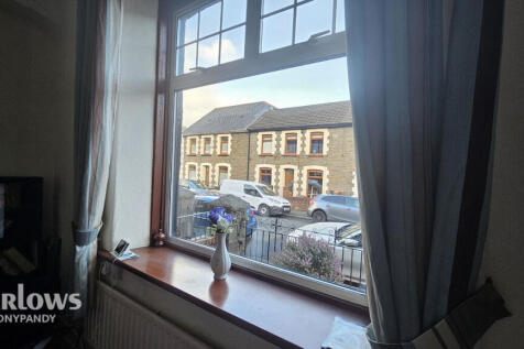 Brynhyfryd Terrace, Ferndale CF43 2 bed terraced house for sale
