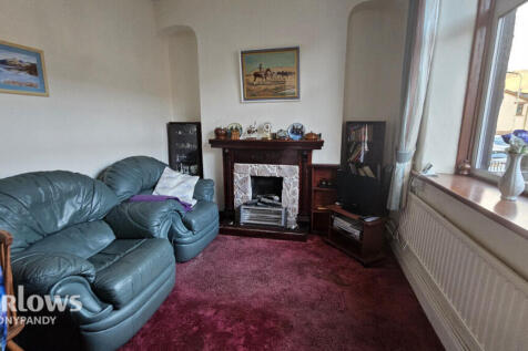 Brynhyfryd Terrace, Ferndale CF43 2 bed terraced house for sale
