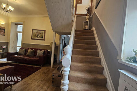 4 bedroom semi-detached house for sale
