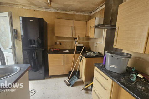 Marshfield Court, Tonyrefail, Porth CF39 2 bed terraced house for sale