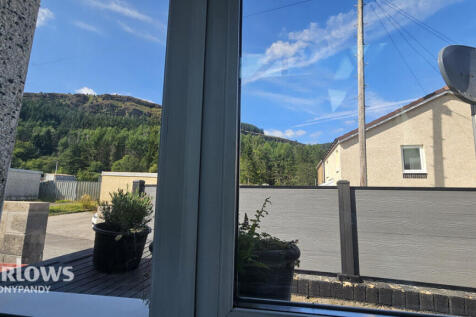 Glanselsig Street, Treorchy CF42 2 bed end of terrace house for sale