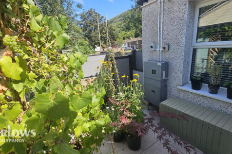 Glanselsig Street, Treorchy CF42 2 bed end of terrace house for sale