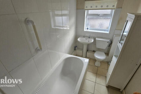 High Street, Porth CF39 3 bed terraced house for sale