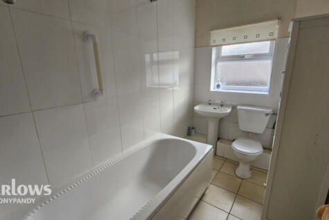 High Street, Porth CF39 3 bed terraced house for sale