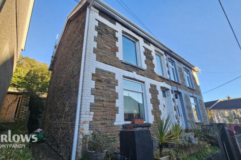 2 bedroom semi-detached house for sale