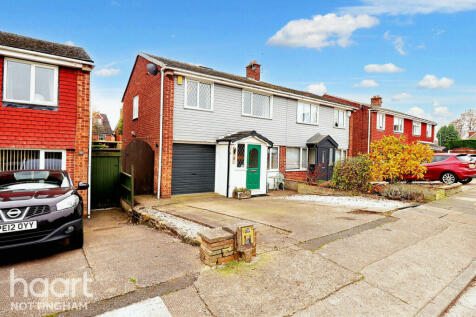 3 bedroom semi-detached house for sale