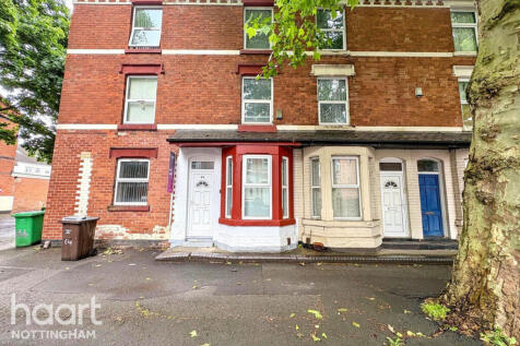 4 bedroom end of terrace house for sale