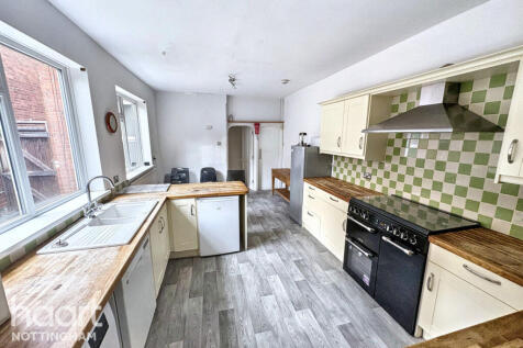 7 bedroom semi-detached house for sale