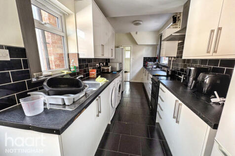7 bedroom semi-detached house for sale
