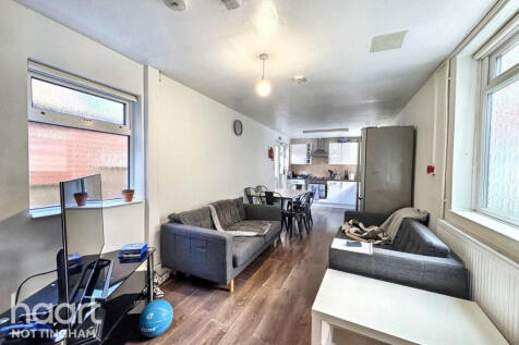 6 bedroom semi-detached house for sale