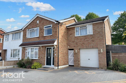 4 bedroom semi-detached house for sale