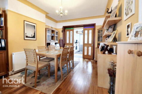 4 bedroom semi-detached house for sale