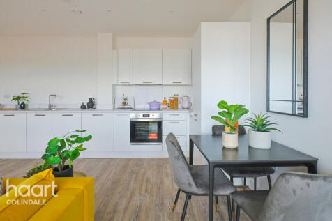 Station Road, Edgware 2 bed apartment for sale