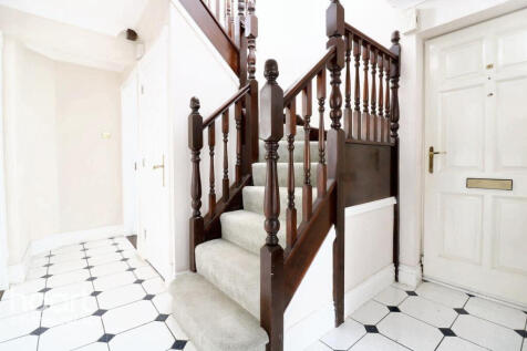Dickenswood Close, London 4 bed detached house for sale